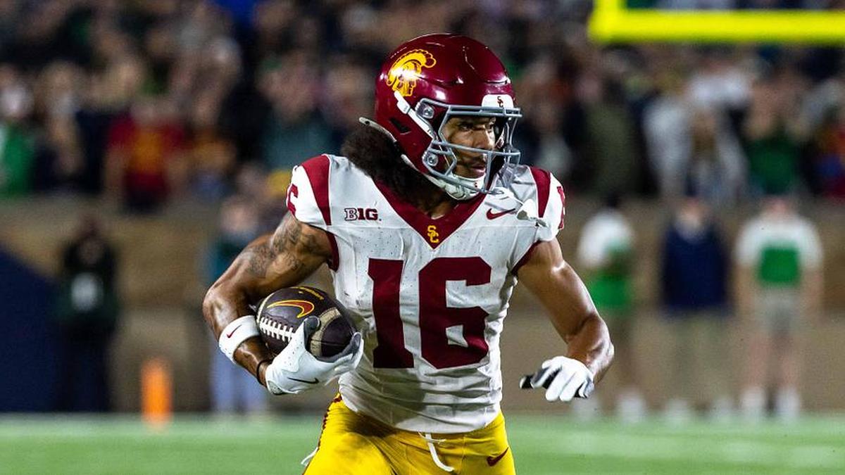  Oct 18, 2025; South Bend, Indiana, USA; Southern California Trojans wide receiver Tanook Hines (16) runs the ball against the Notre Dame Fighting Irish during the first half at Notre Dame Stadium. Mandatory Credit: Michael Caterina-Imagn Images | Michael Caterina-Imagn Images 
