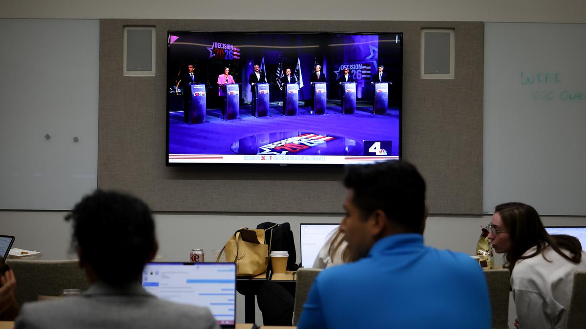 Journalists watch as Antonio Villaraigosa, from left, Katie Porter, Chad Bianco, Steve Hilton, Tom Steyer, Xavier Becerra and Matt Mahan participate in a California Gubernatorial debate at Skirball Cultural Center on Wednesday, May 6, 2026, in Los Angeles, California. (Jason Armond/Los Angeles Times/TNS)