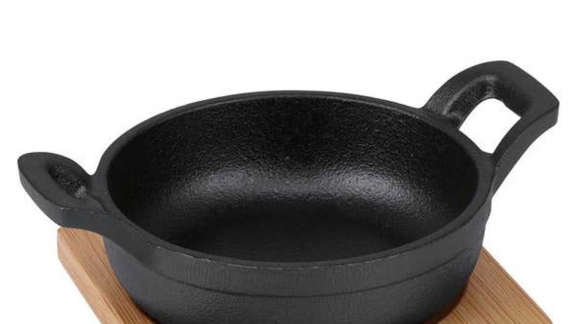 Aldi Dropped a Handy 2-Piece Mini Cast-Iron Skillet Set for $7-Complete With a Genius Addition to Protect Your Table 
