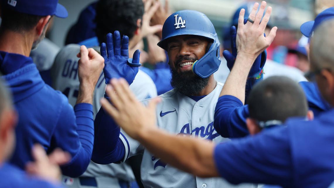 Dodgers show some life on offense in win over Tigers to cap sub-.500 August 