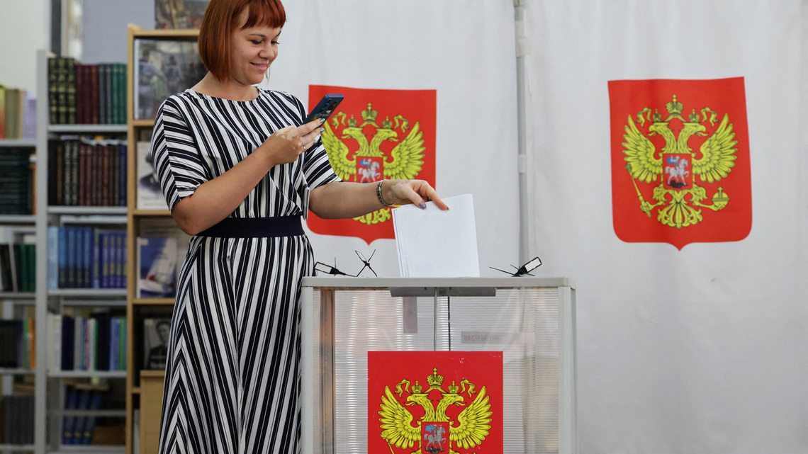 Voting begins in Russian parliamentary election which Putin has cast as barometer of support for war 