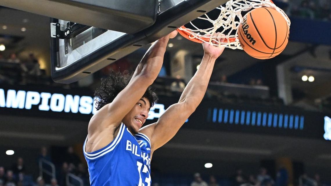 Saint Louis' relentless offense clobbers Georgia 