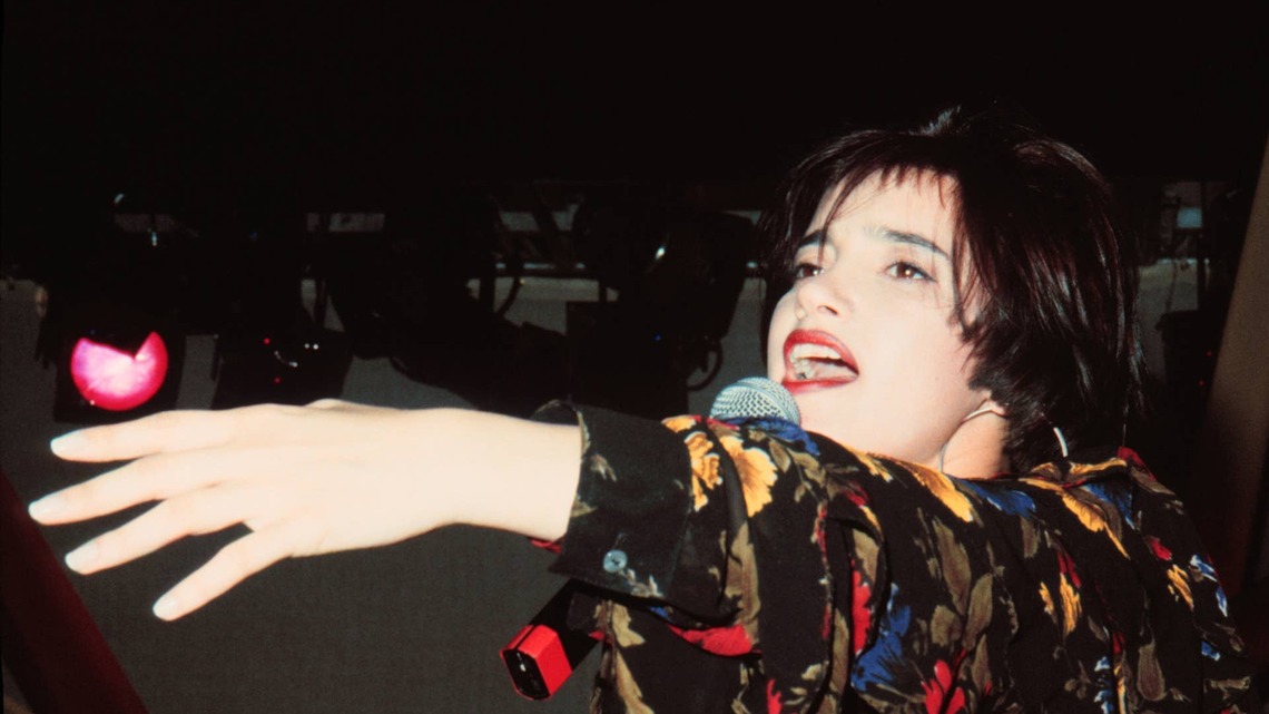 1989 No. 1 Hit, With 20-Year-Old Singer, Stands as a Career-Defining Power Ballad 37 Years Later 