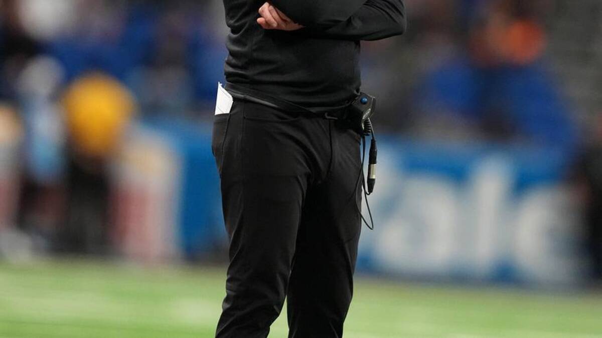  Dec 30, 2025; San Antonio, TX, USA; Southern California Trojans head coach Lincoln Riley watches from the sidelines against the TCU Horned Frogs in the first half during the Alamo Bowl at Alamodome. Mandatory Credit: Kirby Lee-Imagn Images | Kirby Lee-Imagn Images 