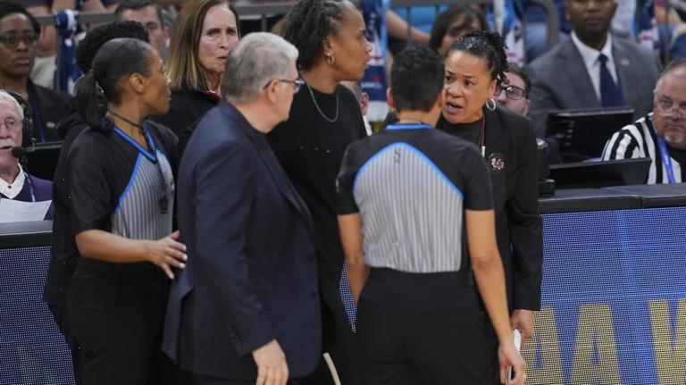 Geno Auriemma on dispute with Dawn Staley: 'Feel like a dumbass' 