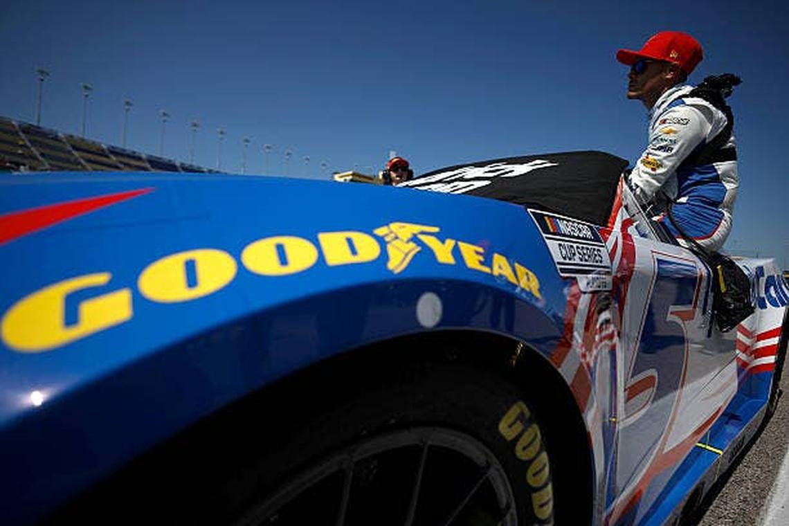 Kyle Larson enters his car during qualifying for the NASCAR Cup Series at Kansas Speedway. (Photo by Sean Gardner/Getty Images) Photo by Sean Gardner/Getty Images