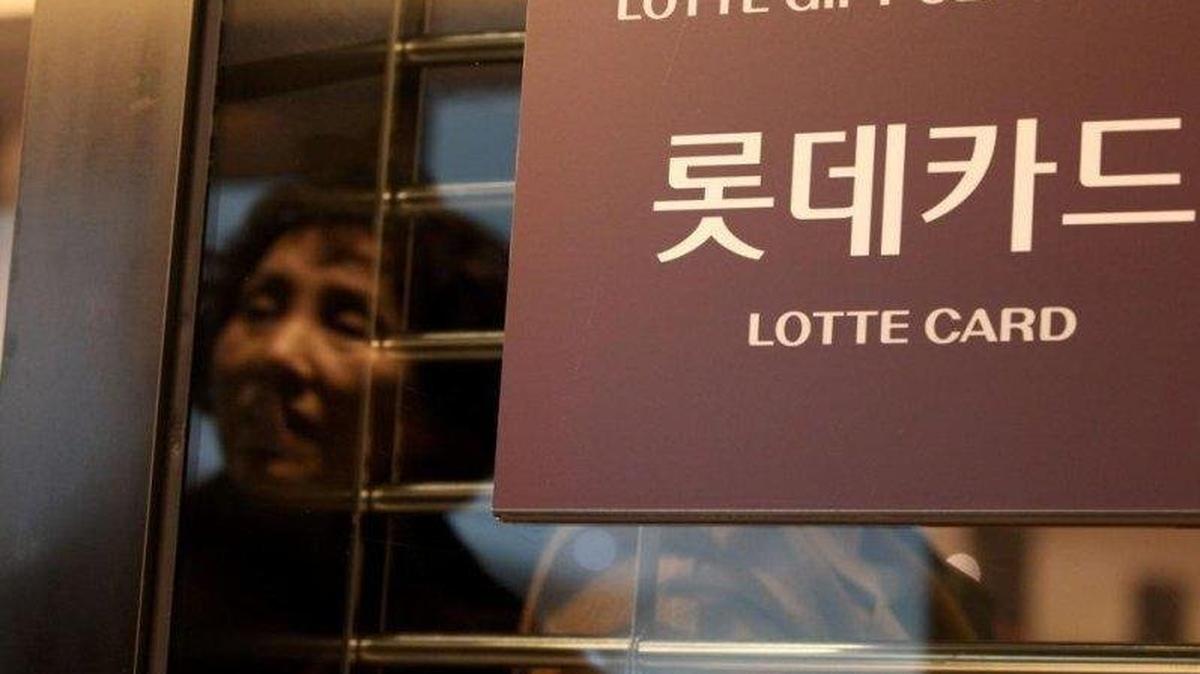 South Korea’s Financial Supervisory Service has reportedly decided to suspend the business operations of Lotte Card for 4 1/2 months over a personal data breach, along with a $3.4 million penalty. File Photo by Jeon Heon-kyun/EPA