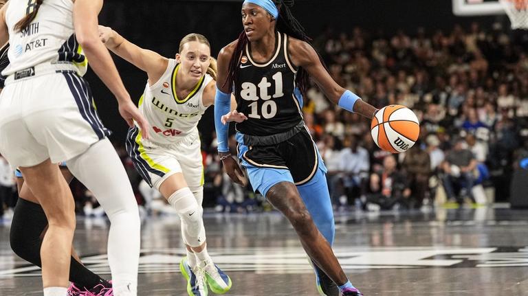 Rhyne Howard, back from concussion, powers Dream past Wings 