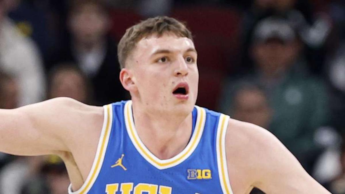 Mar 13, 2026; Chicago, IL, USA; UCLA Bruins forward Tyler Bilodeau (34) defends against Michigan State Spartans center Carson Cooper (15) during the first half at United Center. Mandatory Credit: Kamil Krzaczynski-Imagn Images | Kamil Krzaczynski-Imagn Images 