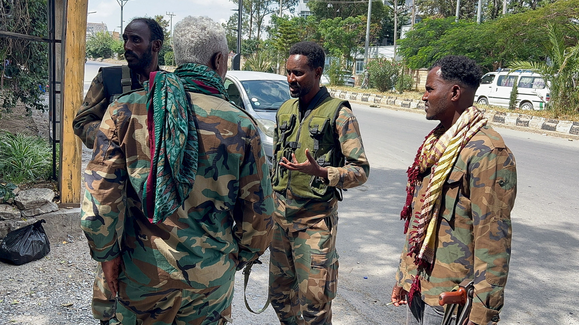 Ethiopian troops enter town on border with Eritrea, stoking war fears