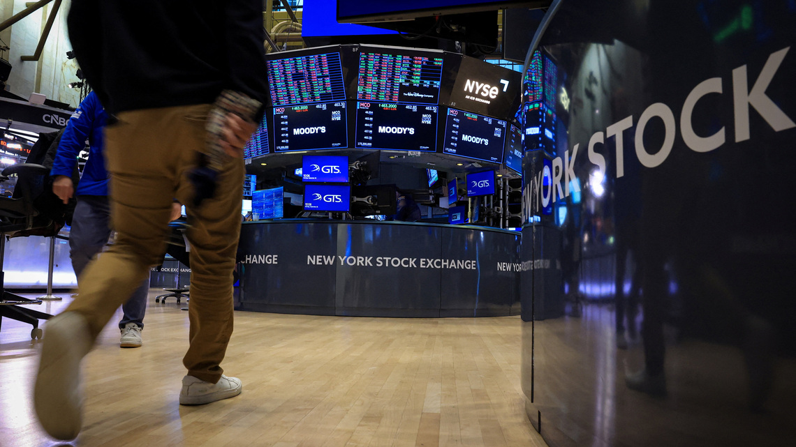 US stock futures flat as tech bounce meets crude-driven caution