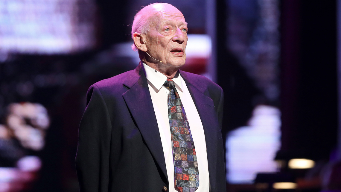 Alan Mandell, acclaimed actor and interpreter of playwright Samuel Beckett's work, dies at 98 