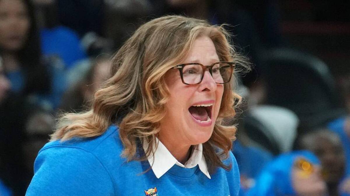  UCLA Bruins head coach Cori Close yells out to her team as they play the South Carolina Gamecocks in the NCAA women's basketball national championship at Mortgage Matchup Center in Phoenix on April 5, 2026. | Joe Rondone/The Republic / USA TODAY NETWORK via Imagn Images 