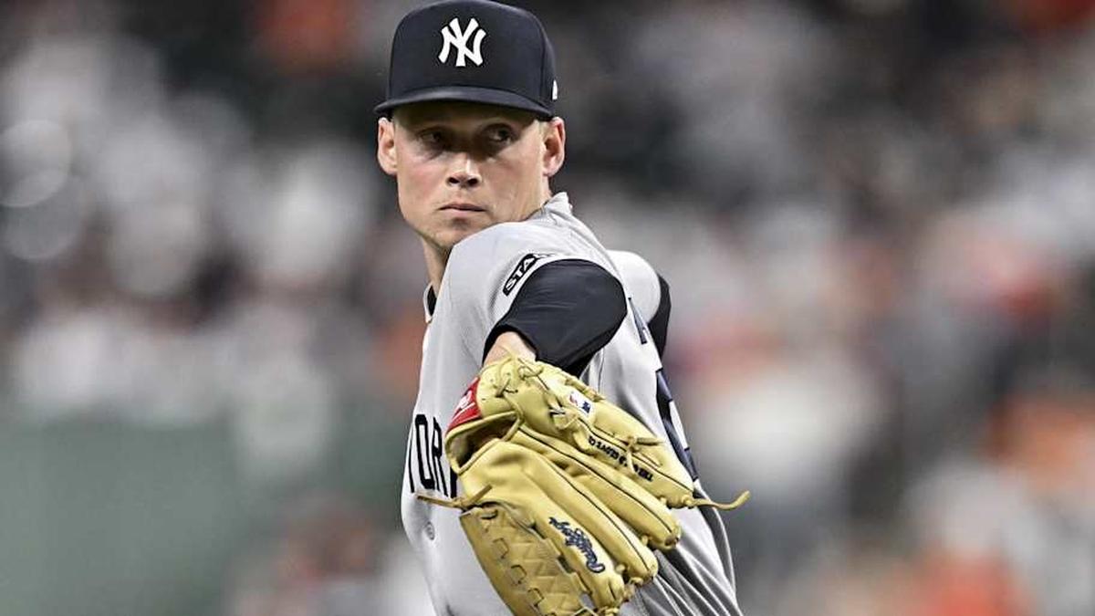  New York Yankees starting pitcher Will Warren (29) throws a pitch in the first inning against the Houston Astros at Daikin Park. | Maria Lysaker-Imagn Images 