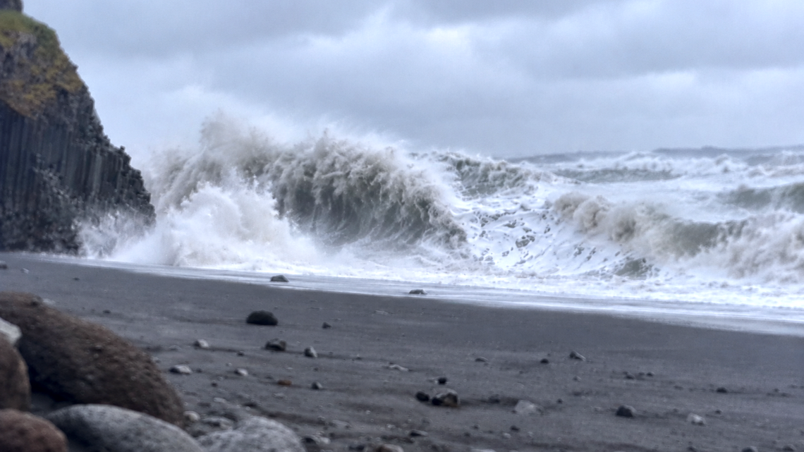 Sneaker Wave Slams Family at Iceland's Deadliest Beach in Harrowing New Footage (Video) 