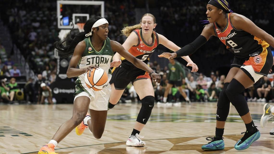 Zia Cooke scores 25 to propel Storm past Sun 