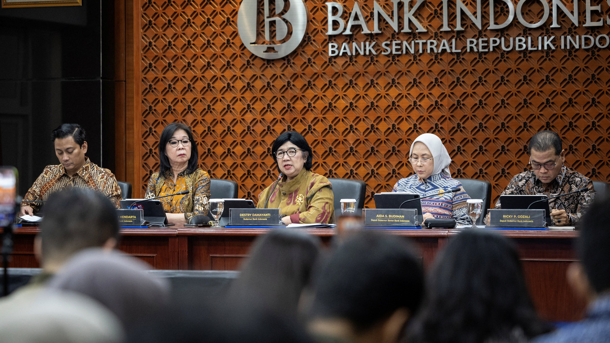 Indonesia's central bank keeps main rate unchanged, hikes deposit ...