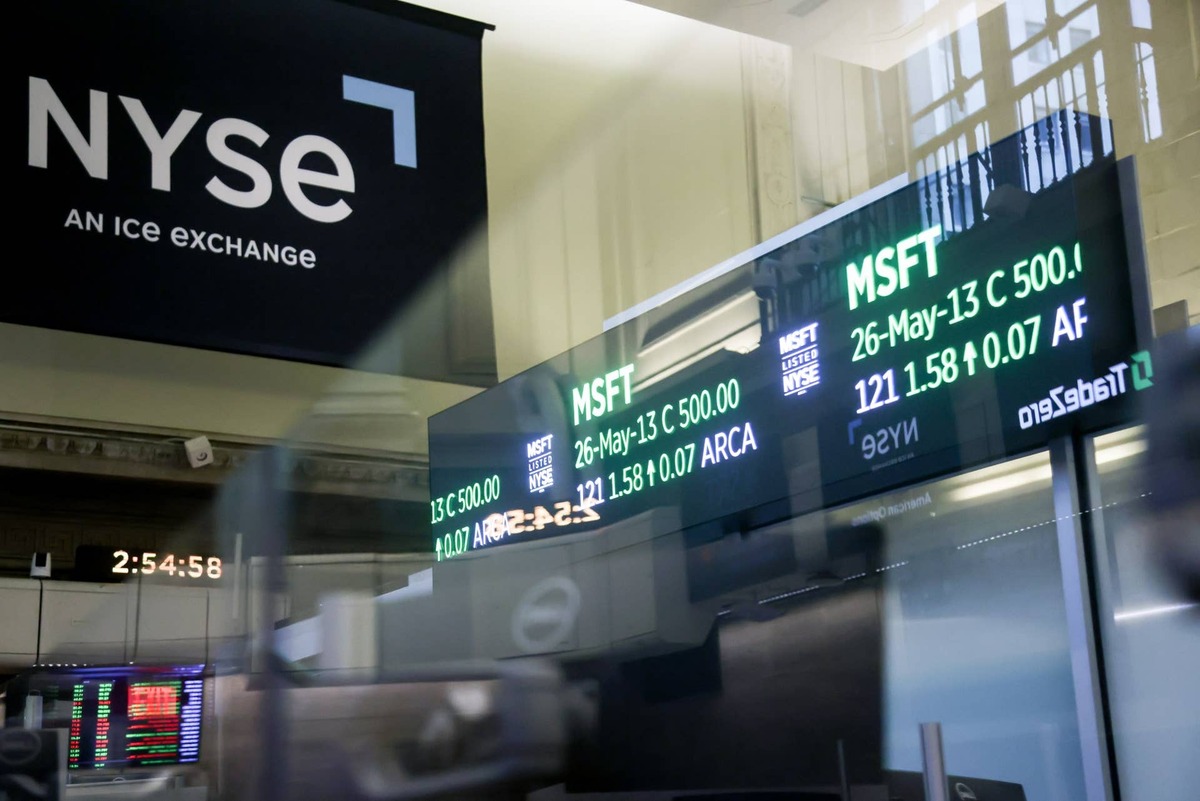  Wall Street's most famous bear just turned bullish on tech. 