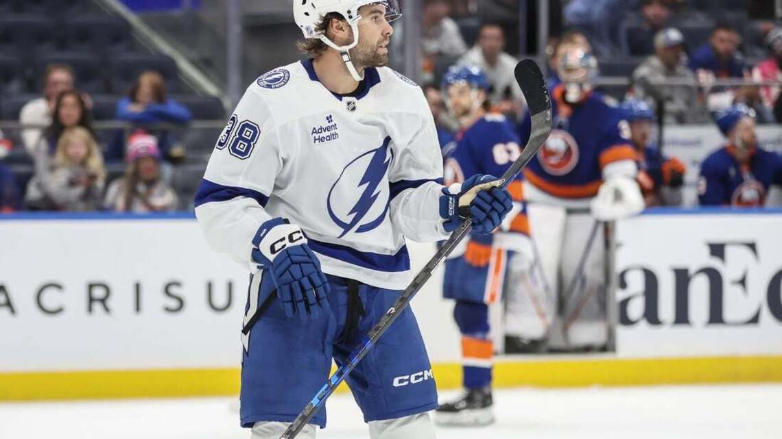 Brandon Hagel (hat trick), Lightning down Islanders for 4th straight win 