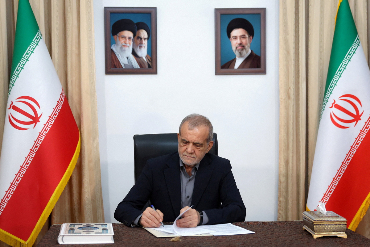 Iranian President Masoud Pezeshkian signs the document of U.S. Memorandum of Understanding in Tehran, Iran, June 18, 2026. Iran's Presidential website/WANA (West Asia News Agency)/Handout via REUTERS