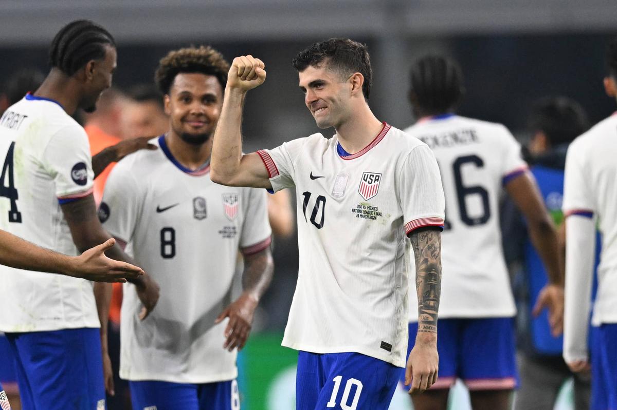  Christian Pulisic celebrates after the Concacaf Nations League final match between Mexico and USMNT at AT&T Stadium. Stephen Nadler/ISI Photos/USSF/Getty Images for USSF