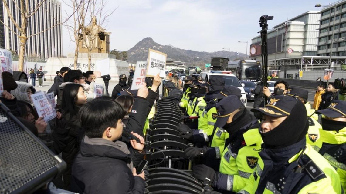 Low pay, burnout drive young South Korean police to quit 