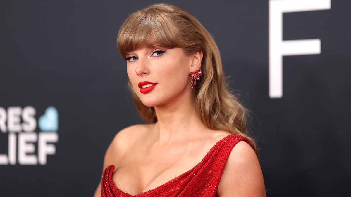 LOS ANGELES, CALIFORNIA - FEBRUARY 02: Taylor Swift attends the 67th Annual GRAMMY Awards on February 02, 2025 in Los Angeles, California.  (Photo by Matt Winkelmeyer/Getty Images for The Recording Academy)