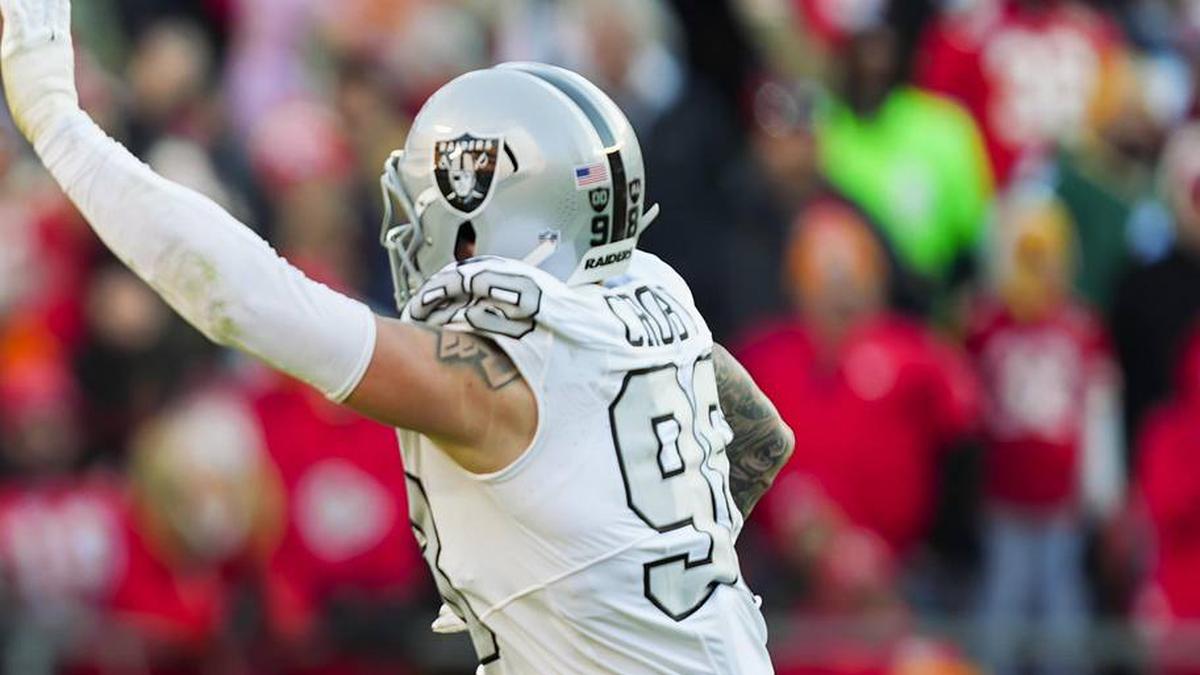  Nov 29, 2024; Kansas City, Missouri, USA; Kansas City Chiefs quarterback Patrick Mahomes (15) scrambles against Las Vegas Raiders defensive end Maxx Crosby (98) during the first half at GEHA Field at Arrowhead Stadium. Mandatory Credit: Jay Biggerstaff-Imagn Images | Jay Biggerstaff-Imagn Images 