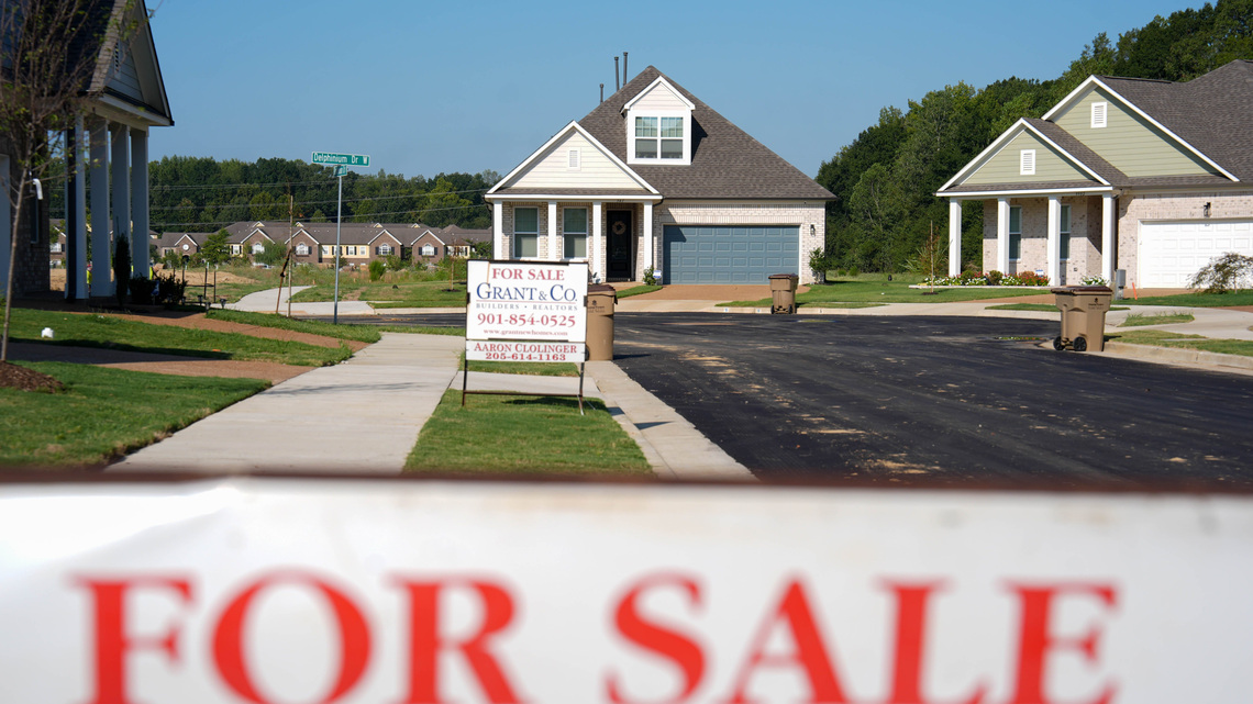 30-year mortgage rates surpass 7% after rising for 5 weeks