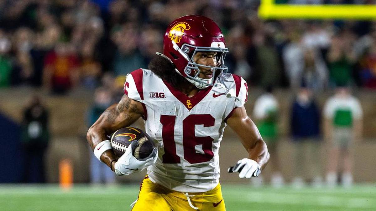  Oct 18, 2025; South Bend, Indiana, USA; Southern California Trojans wide receiver Tanook Hines (16) runs the ball against the Notre Dame Fighting Irish during the first half at Notre Dame Stadium. Mandatory Credit: Michael Caterina-Imagn Images | Michael Caterina-Imagn Images 