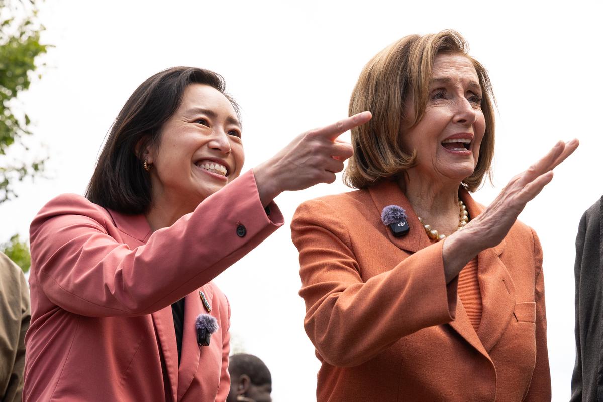  Congressional candidate Connie Chan (L) and U.S. Representative Nancy Pelosi in San Francisco on May 29, 2026. 