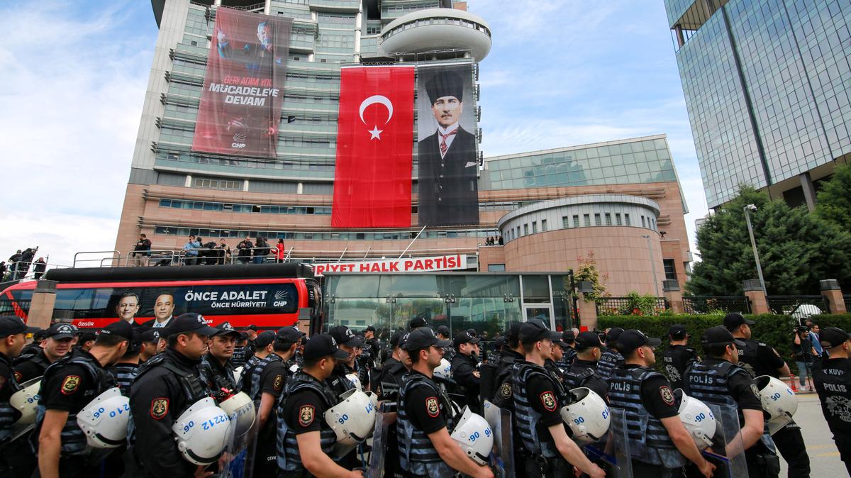 Riot police stand guard outside the headquarters of the main opposition Republican People's Party (CHP), after authorities ordered enforcement of a court ruling ousting the party's leadership from the building, in Ankara, Turkey, May 24, 2026. REUTERS/Efekan Akyuz