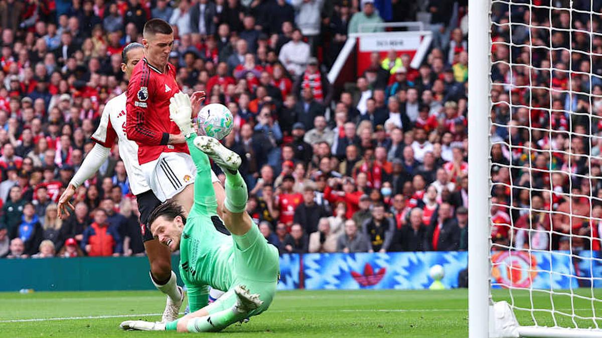  Benjamin Šeško's goal caused plenty of debate. | Robbie Jay Barratt/AMA/Getty Images 