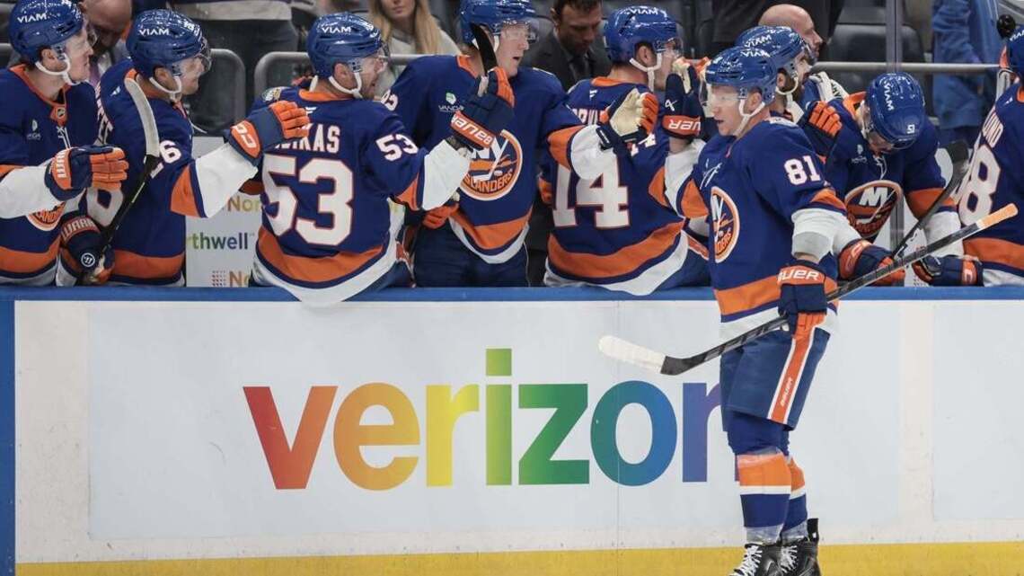 With Mathew Barzal still out, Isles eye 3-game win streak vs. Kings