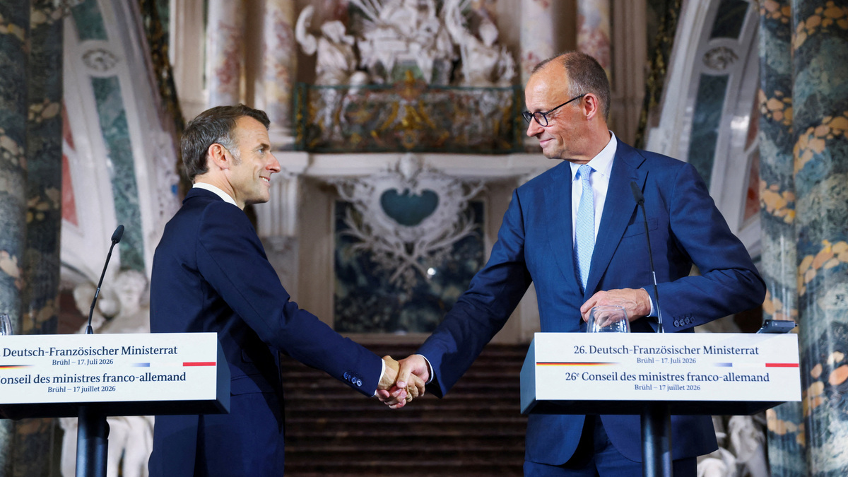 German Chancellor Friedrich Merz and French President Emmanuel Macron shake hands after a press conference at Schloss Augustusburg in Bruehl, Germany, July 17, 2026. REUTERS/Thilo Schmuelgen