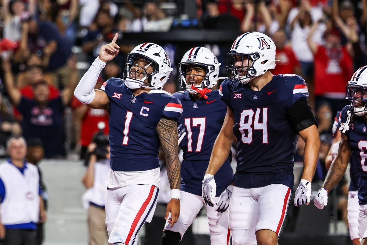  Arizona Wildcats quarterback Noah Fifita after scoring a touchdown. Aryanna Frank-Imagn Images