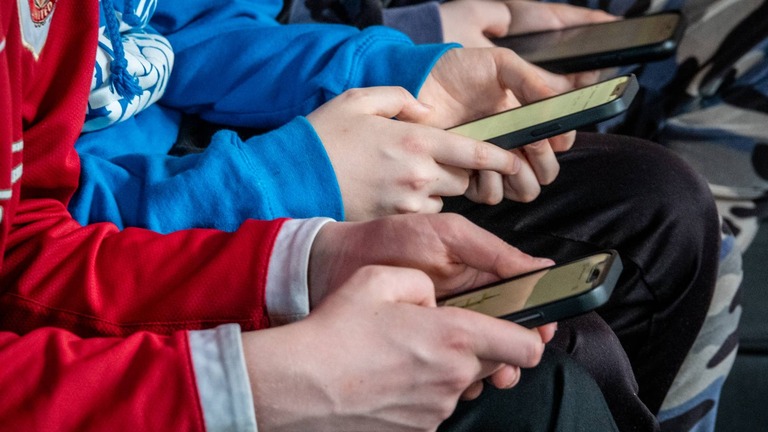 Kids With Smartphones at 12 Had 49% Higher Risk of Eating Disorder Symptoms by 14