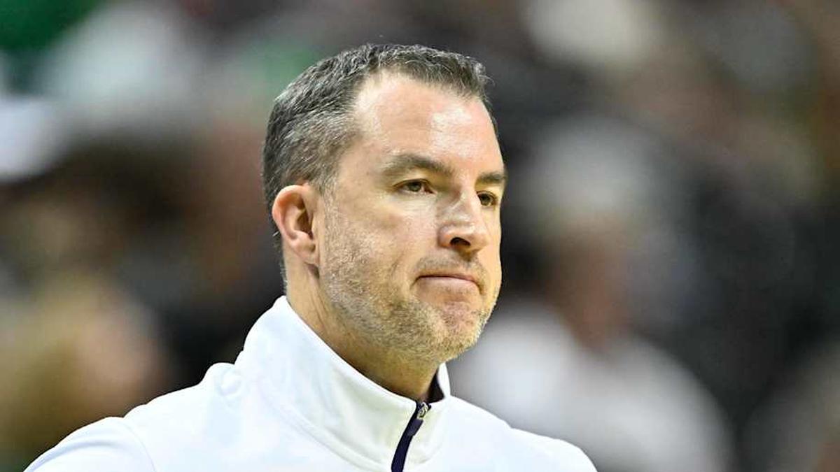  Mar 7, 2026; Eugene, Oregon, USA; Washington Huskies head coach Danny Sprinkle looks on during the first half against the Oregon Ducks at Matthew Knight Arena. Mandatory Credit: Craig Strobeck-Imagn ImagesDanny Sprinkle | Craig Strobeck-Imagn Images 