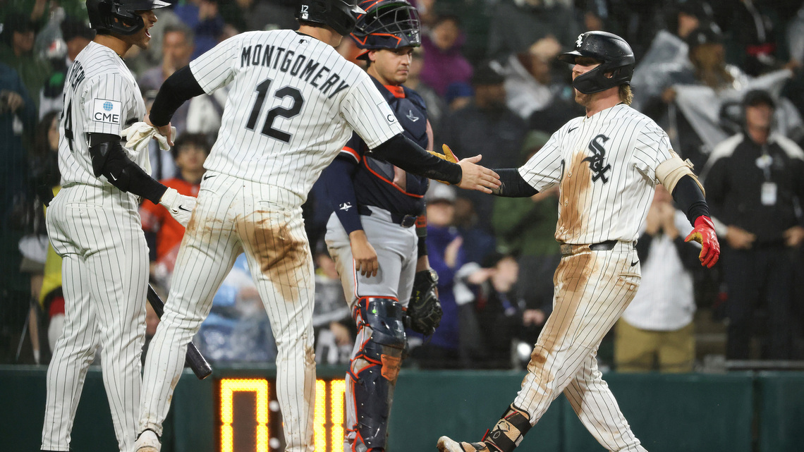 White Sox win 8-1 and own 3-game lead for third AL wild-card spot with 6 games remaining 