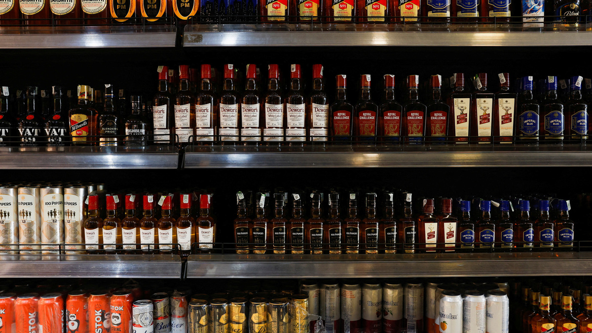FILE PHOTO: Bottles of alcoholic beverages are displayed on shelves at a liquor store in Bengaluru, India, January 20, 2026. REUTERS/Priyanshu Singh/File Photo