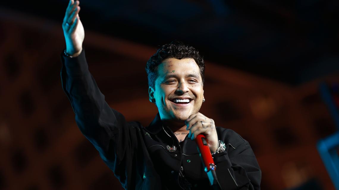 Videoclip de Nodal desata polémica: fans afirman que la modelo es "idéntica" a Cazzu 