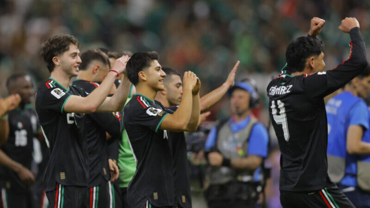 Jugadores de México celebran este jueves, al finalizar un partido del grupo A del Mundial de la FIFA 2026 entre México y Corea del Sur, en el estadio Akron en Guadalajara (México). EFE/ Francisco Guasco