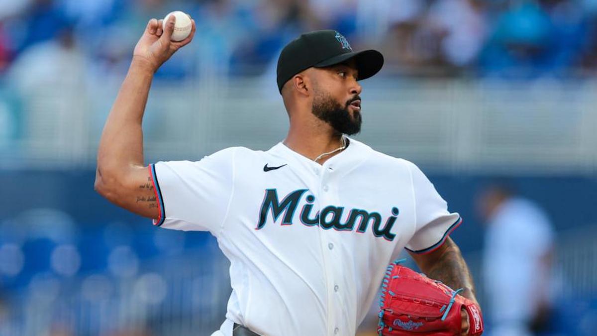  Apr 18, 2026; Miami, Florida, USA; Miami Marlins starting pitcher Sandy Alcantara (22) delivers a pitch against the Milwaukee Brewers during the fourth inning at loanDepot Park. | Sam Navarro-Imagn Images 