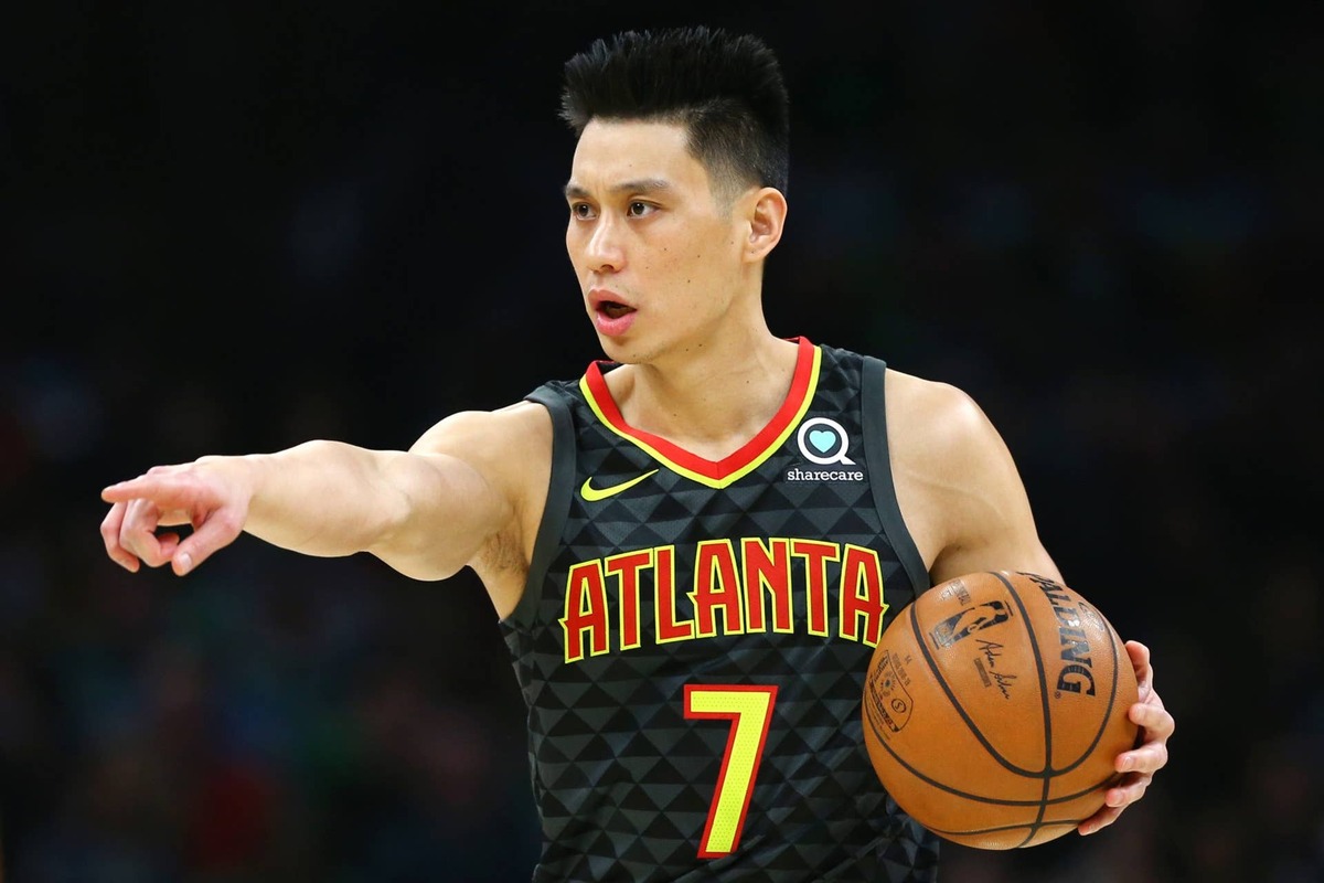  BOSTON, MA - DECEMBER 14: Jeremy Lin #7 of the Atlanta Hawks directs his team during the first quarter against the Boston Celtics at TD Garden on December 14, 2018 in Boston, Massachusetts. (Photo by Maddie Meyer/Getty Images) 
