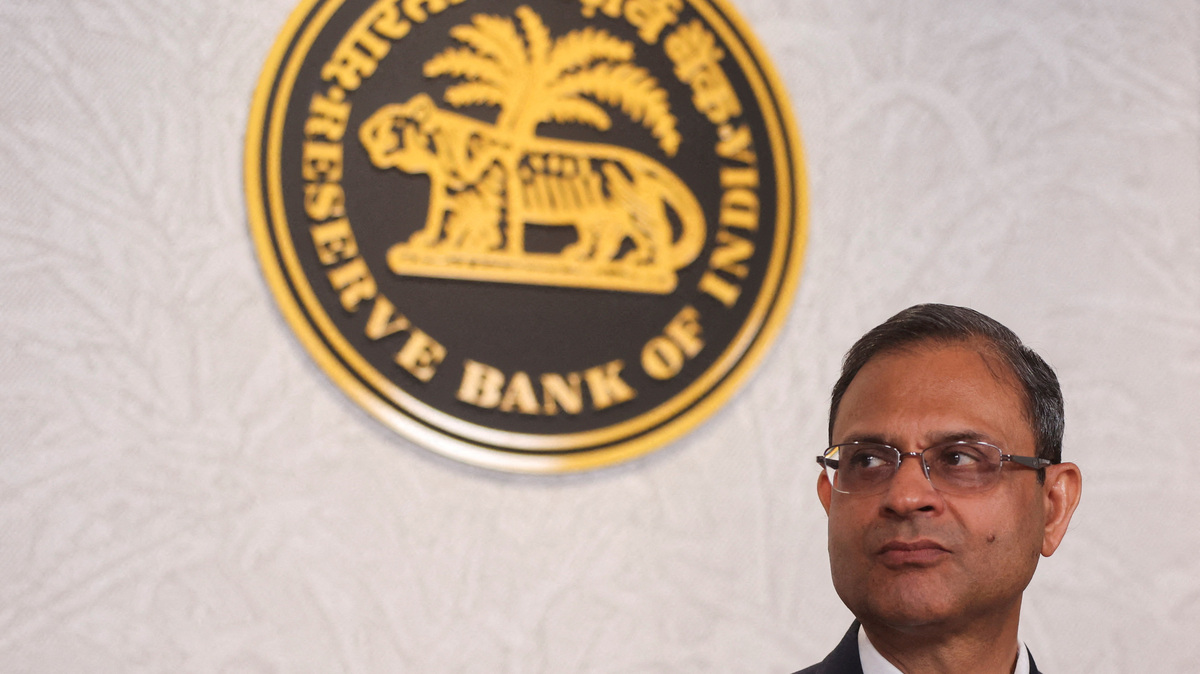 FILE PHOTO: Reserve Bank of India (RBI) Governor Sanjay Malhotra arrives at a press conference in Mumbai, India, February 6, 2026. REUTERS/Francis Mascarenhas/File Photo
