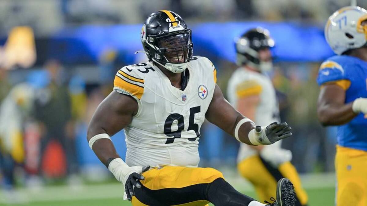  Nov 9, 2025; Inglewood, California, USA; Pittsburgh Steelers defensive tackle Keeanu Benton (95) celebrates after a sack against the Pittsburgh Steelers during the second quarter of the game at SoFi Stadium. Mandatory Credit: Jayne Kamin-Oncea-Imagn Images | Jayne Kamin-Oncea-Imagn Images 