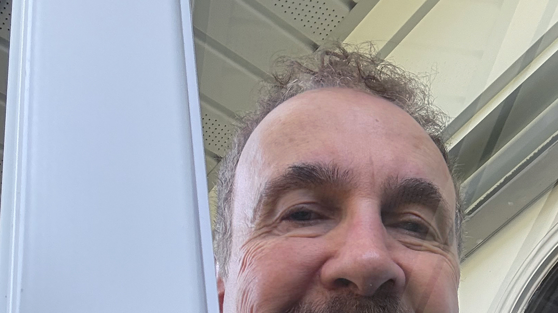 Jerry Zezima: Writer on the storm door 
