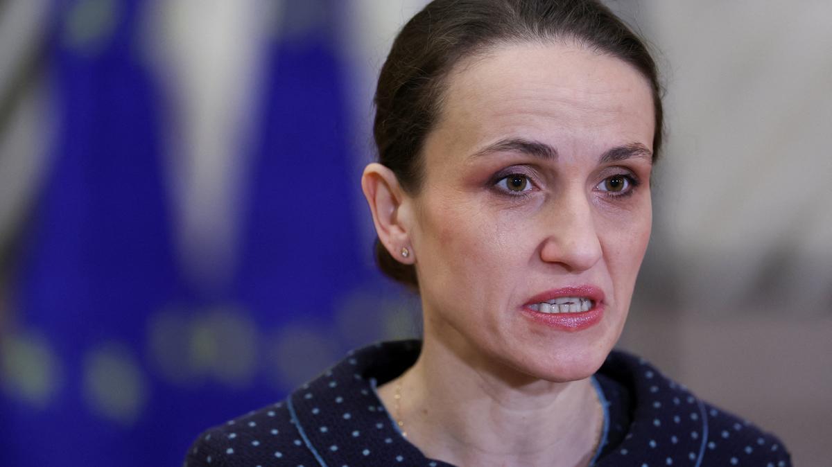 FILE PHOTO: Romania's Foreign Minister Oana-Silvia Toiu speaks on the day she attends an EU Foreign Affairs Council in Brussels, Belgium December 15, 2025. REUTERS/Omar Havana/File Photo