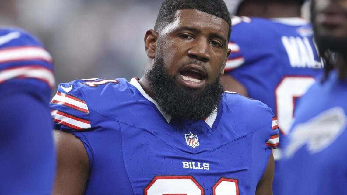 Bills DT Ed Oliver hurts hip in warmups, inactive vs. Lions 