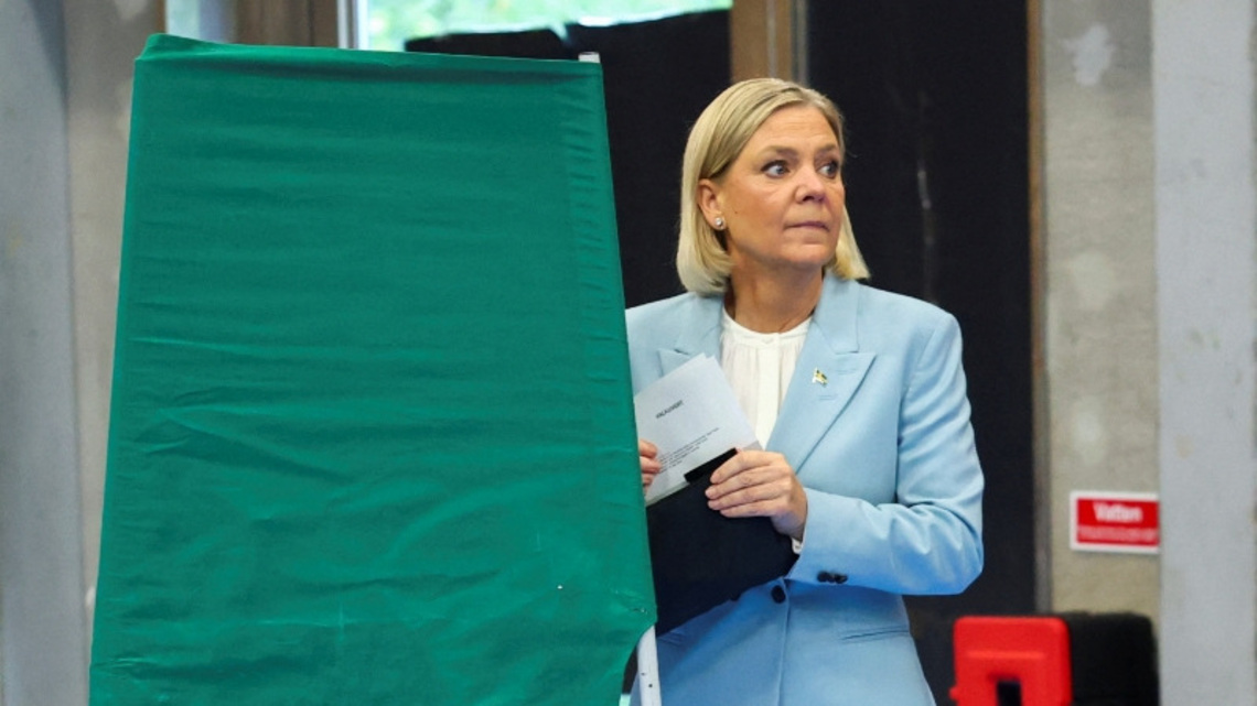 Sweden's centre-left opposition bloc seen winning by one seat, election authority projects 